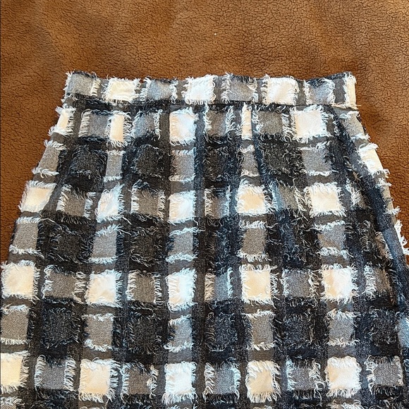 Chic Black and White Checkered Skirt - Picture 6 of 14